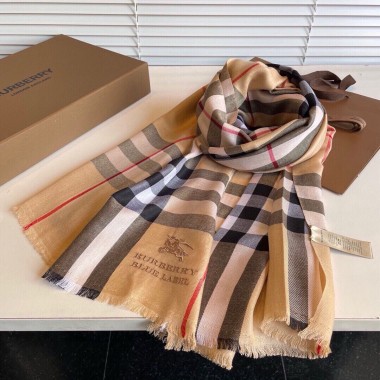 Burberry Lightweight Cashmere scarf  70 x 200 cm 