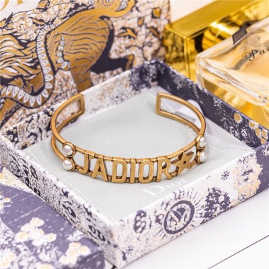 Dior Manchette