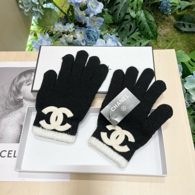 Chanel cashmere Gloves
