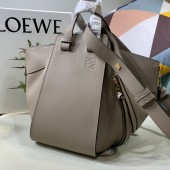 Loewe Small Hammock in classic Calfskin 