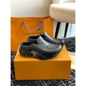  LV shark Clog   , Size 39-45