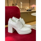 Stringate in pelle spazzolata con tacco