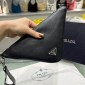 Pouch Prada Triangle in pelle
