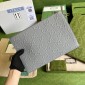 Gucci  Pouch con motivo GG in rilievo  