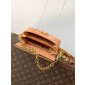 M12735 Pochette Métis East West
