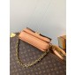 M12735 Pochette Métis East West