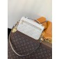 M22942 Pochette Métis East West