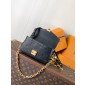 M46595 Pochette Métis East West