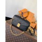 M46595 Pochette Métis East West