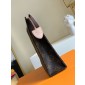 M47542 Toiletry Pouch  26