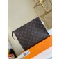 M47542 Toiletry Pouch  26