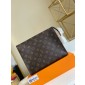 M47542 Toiletry Pouch  26