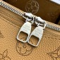 Louis Vuitton Bella Tote in pelle