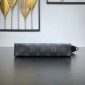 M81124 Gaston Wearable wallet  