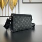 M81124 Gaston Wearable wallet  