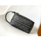 M83113 Trousse Toilette Locker Dopp Kit
