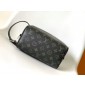 M83113 Trousse Toilette Locker Dopp Kit