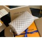 N41420    TOILETRY KIT