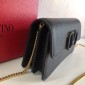 Valentino Portafoglio Con Catena Vlogo in Pelle  